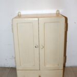 Petit meuble de rangement / pharmacie