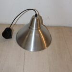 Suspension en métal