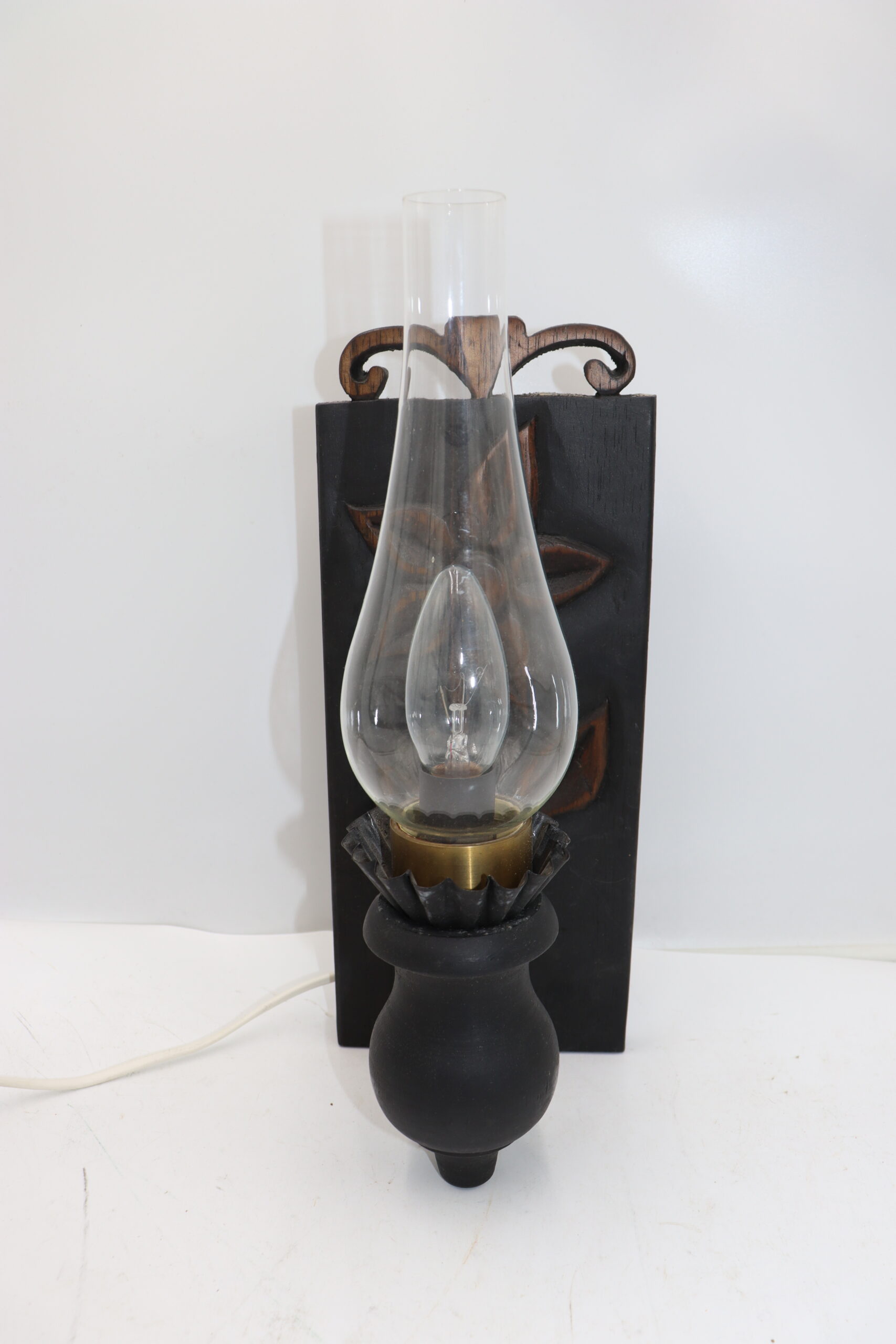 8472 Apllique en bois et verre – Image 1