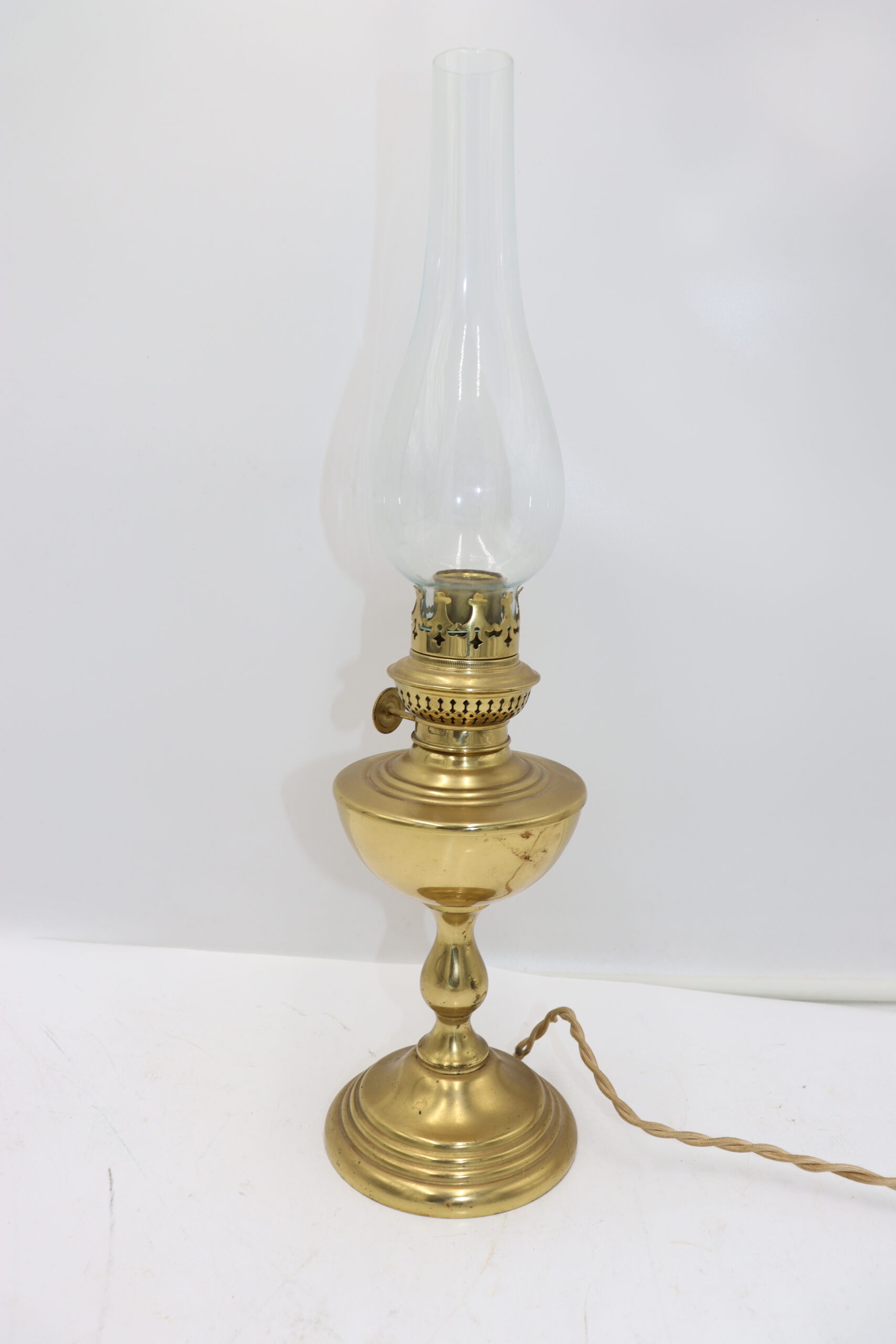 8484 Lampe à huile électrifiée – Image 1