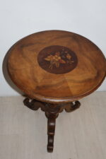 Table d'appoint marquetée – Image 2