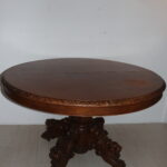 Table de salle à manger en bois sur roulettes