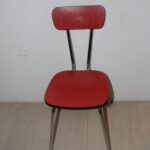 Chaise en formica rouge