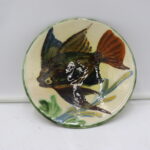 Poisson peint sur assiette en céramique