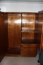 Armoire vintage avec penderie – Image 2