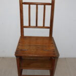 Chaise en bois transformable en escabeau