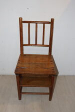Chaise en bois transformable en escabeau