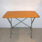 Table en métal de terrasse