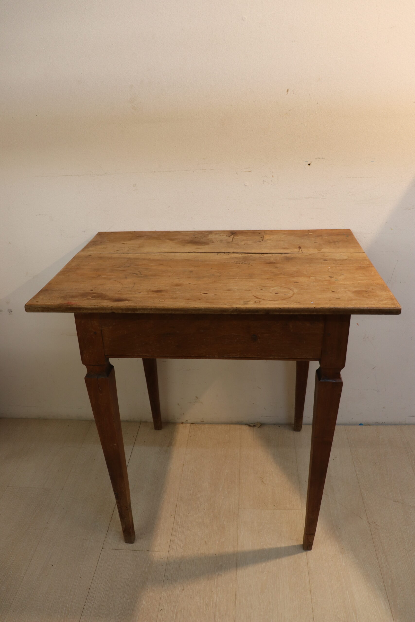 8740 Petite table – Image 1