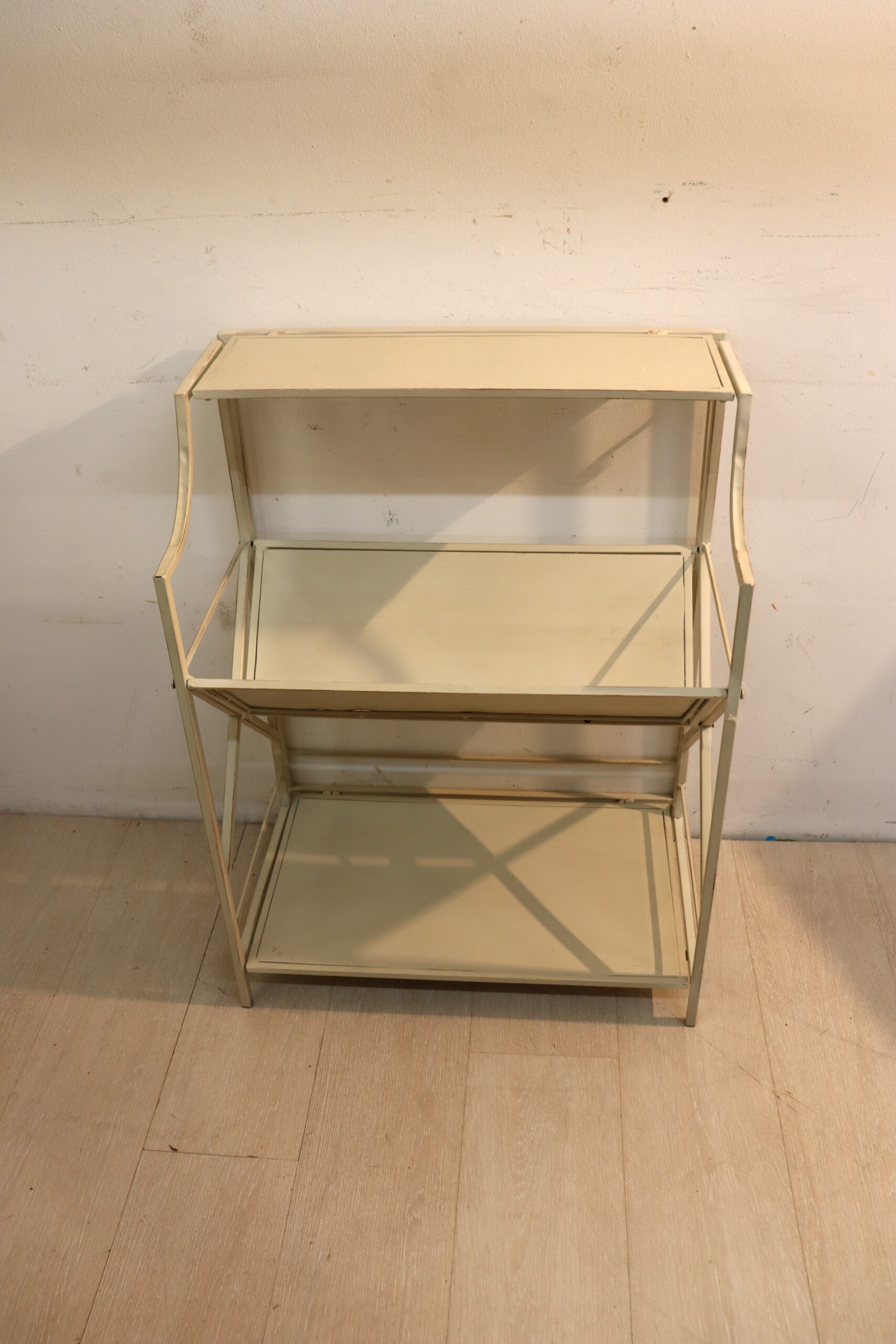 8743 Meuble de rangement en métal – Image 1