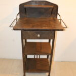 Desserte de toilette en métal