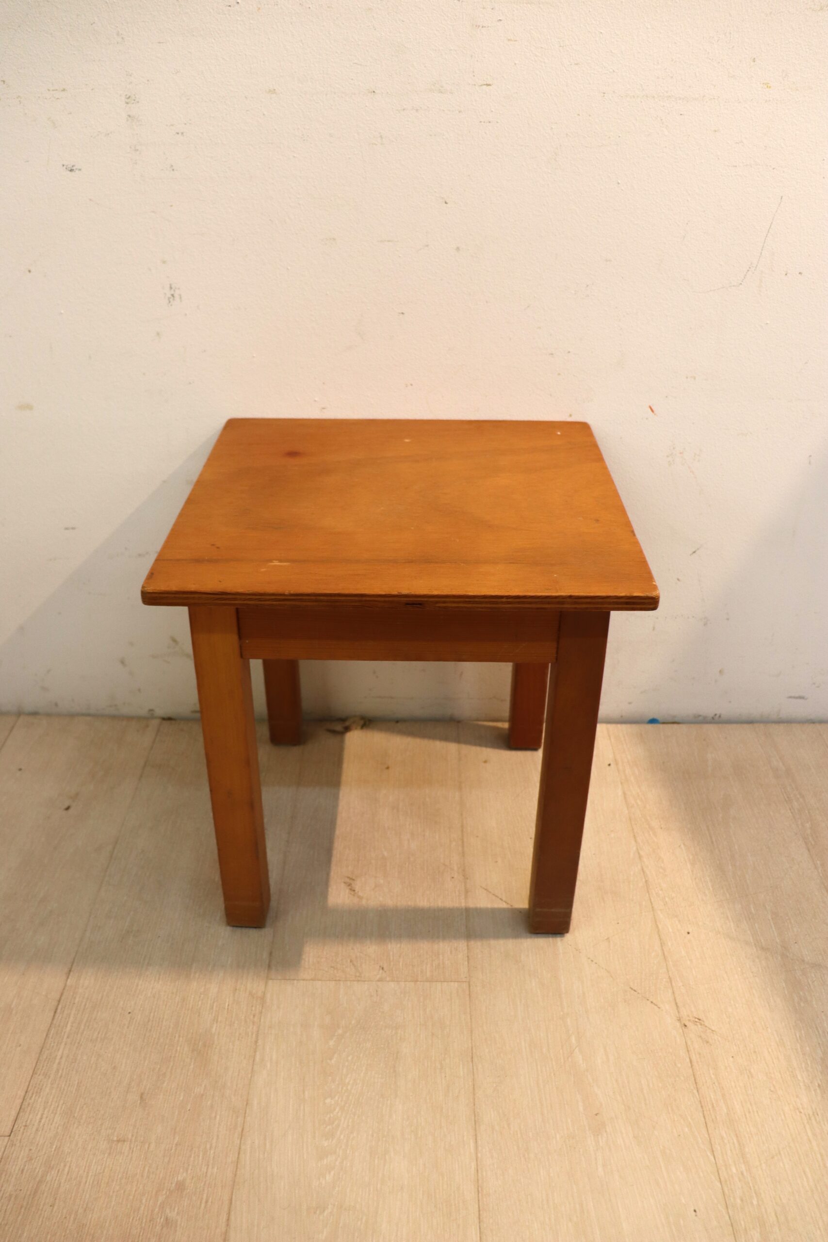 8751 Petite table – Image 1