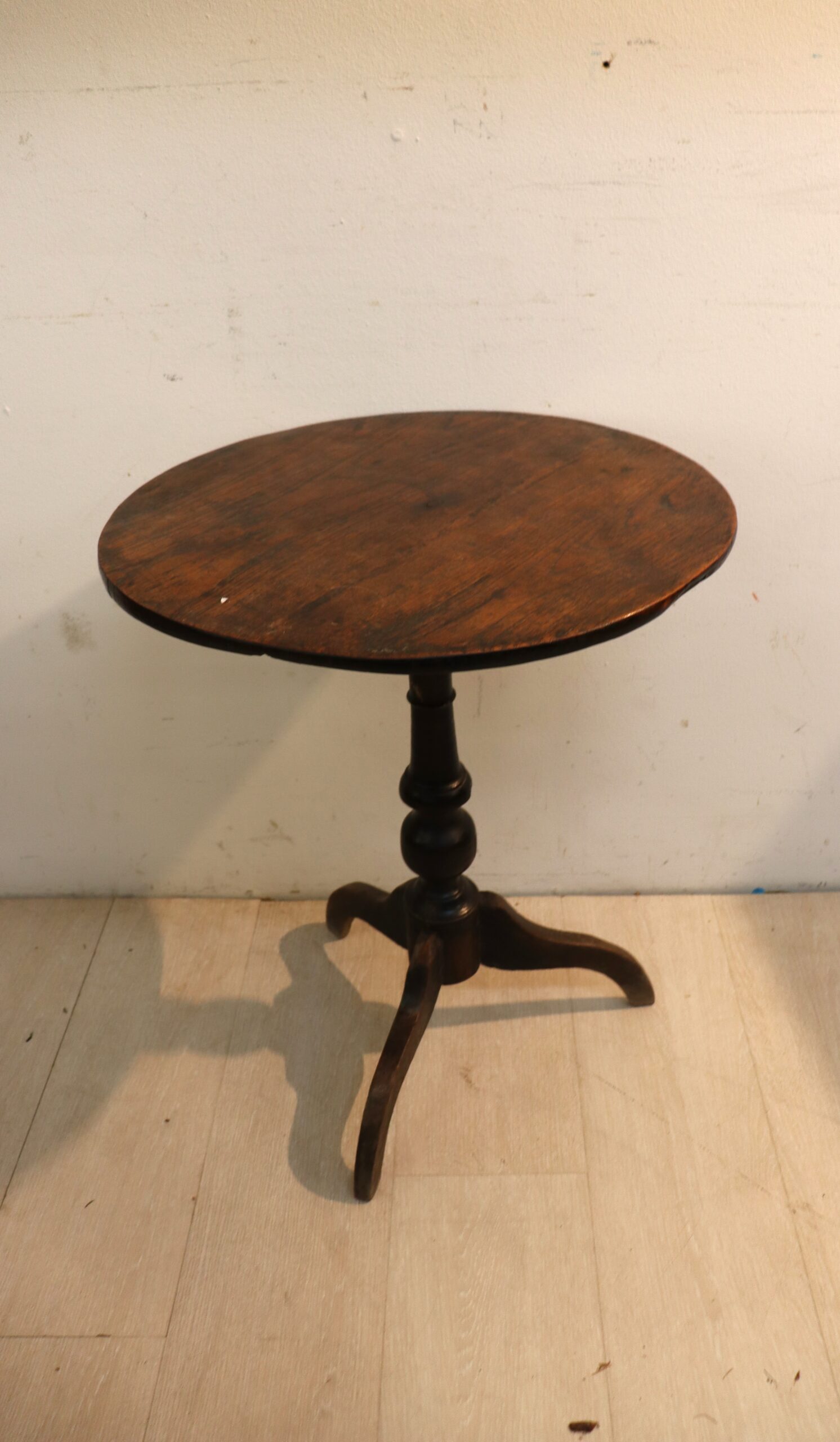 8755 Guéridon – Image 1