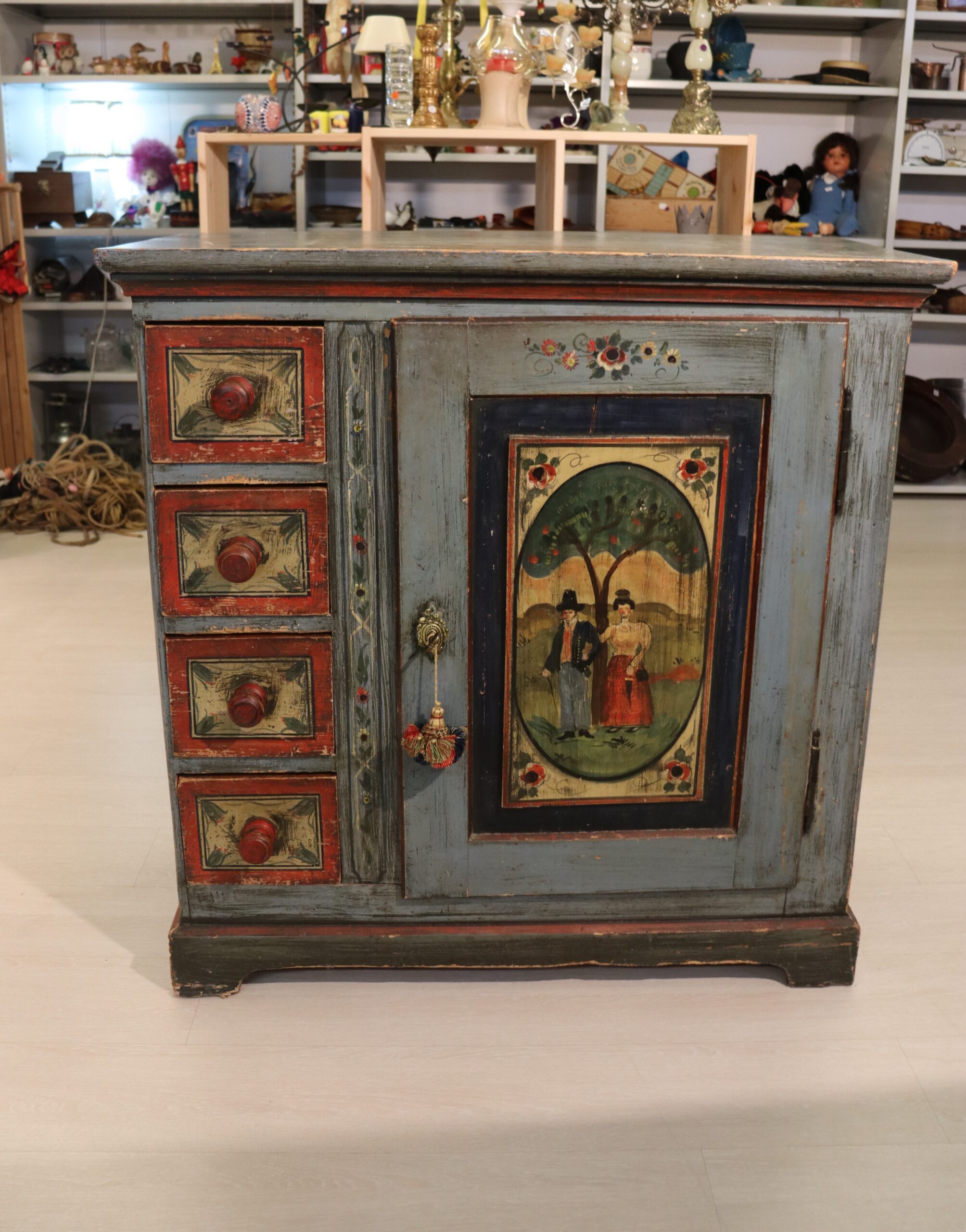 8766 Ancien buffet peint – Image 1