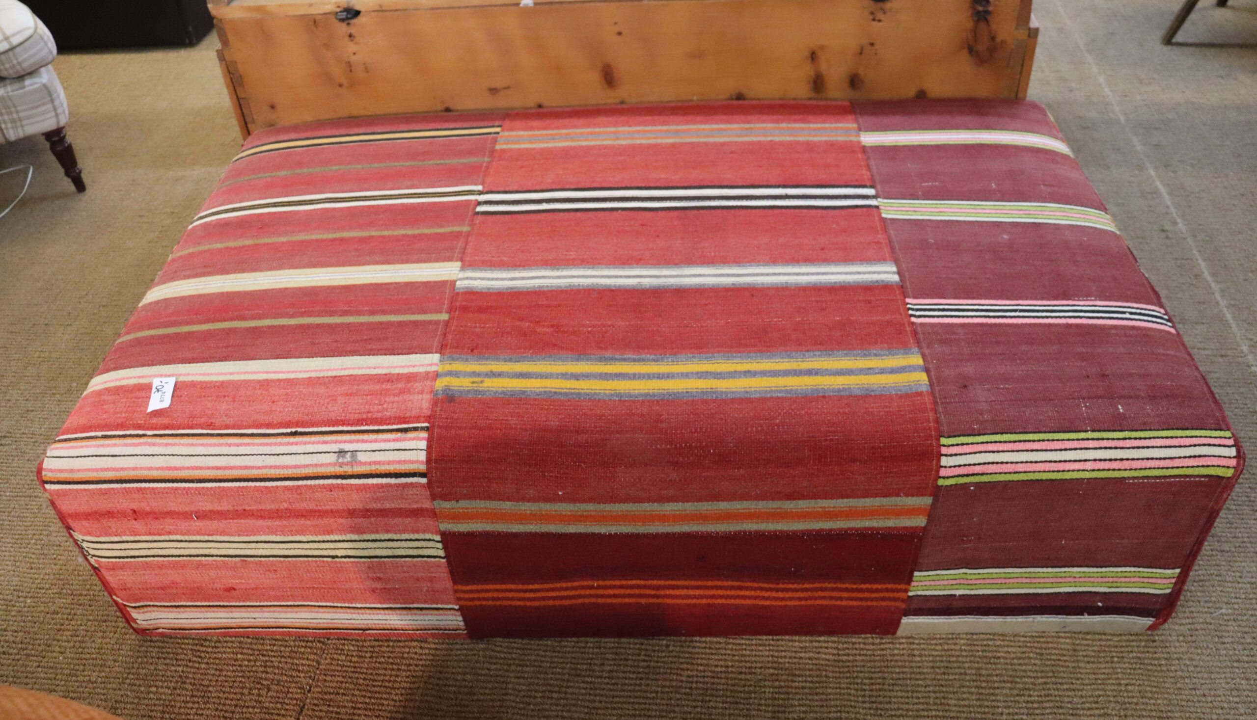 8774 Pouf – Image 1