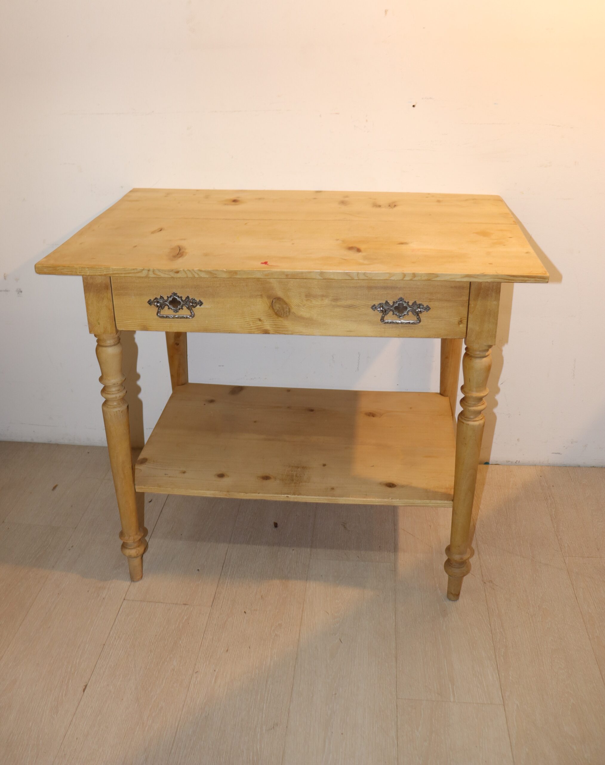 8781 Table – Image 1