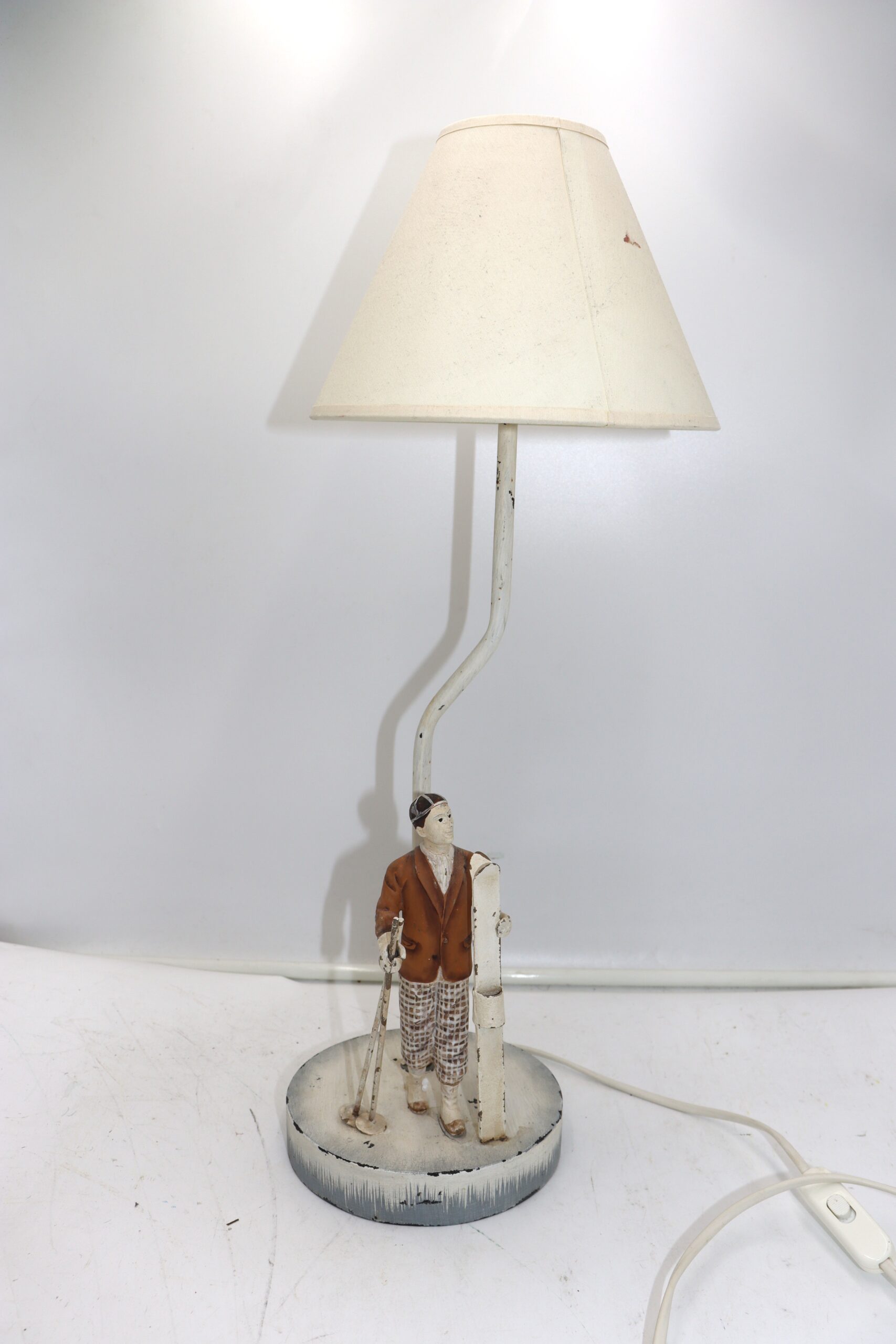 8831 Lampe de chevet skieur – Image 1