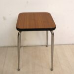 Tabouret en formica brun