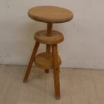 Tabouret en bois pivotant