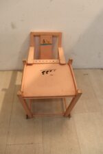 Ancienne chaise haute pour poupée – Image 2