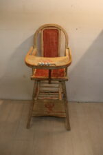 Ancienne chaise bébé en bois