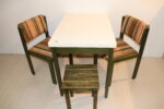 Table de cuisine à rallonge avec deux chaises et un tabouret – Image 2