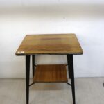 Table en bois vintage