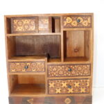 Rangement en bois marqueté