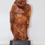 Sculpture en bois de bouddha rieur
