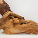 Visage sculpté sur du bois
