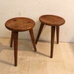 Paire de tabouret tripodes en bois
