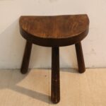Tabouret tripode demi lune