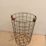 Corbeille en métal pour le rangement
