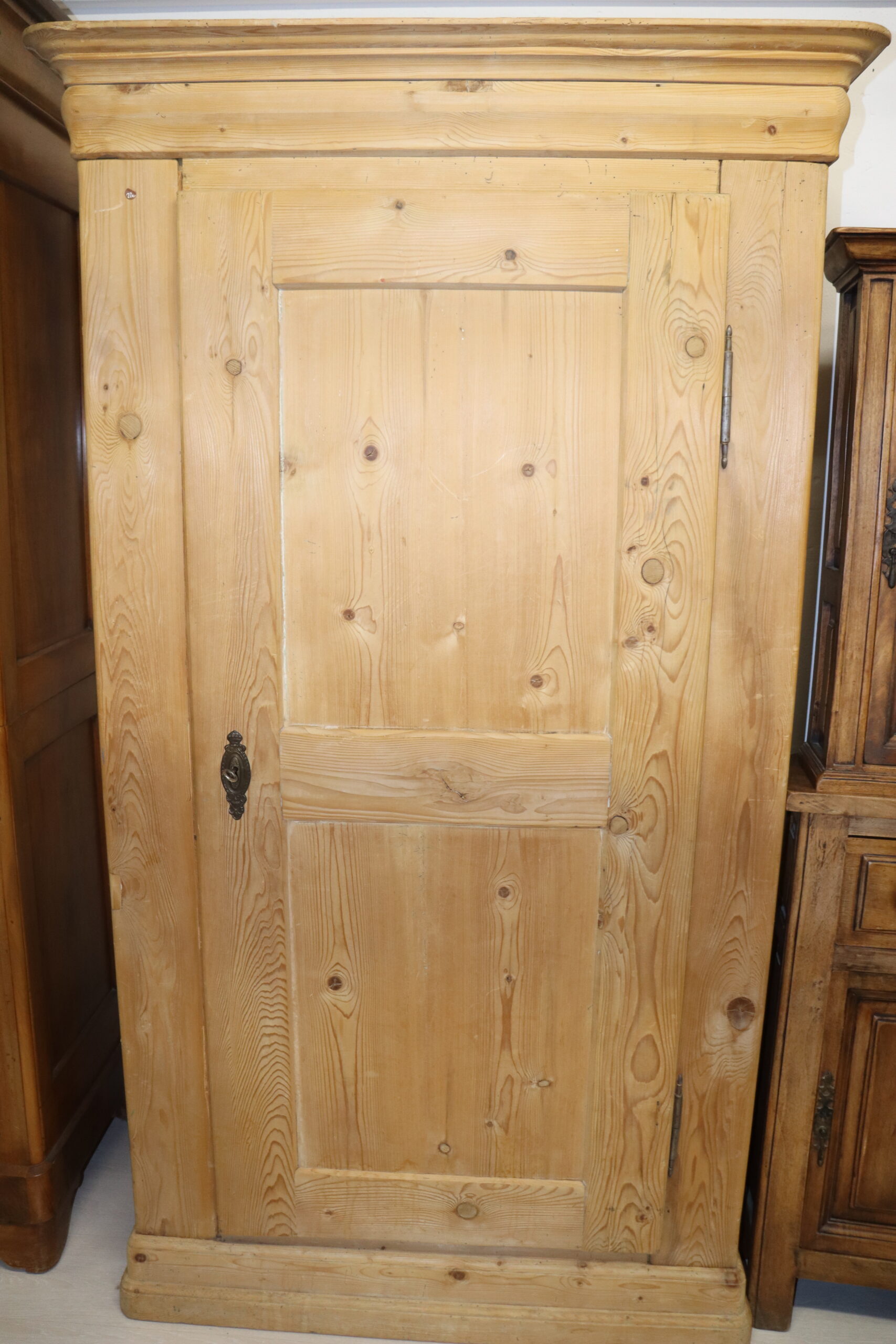 9291 Armoire 1 porte en sapin – Image 1