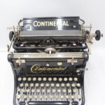 Ancienne machine à écrire "Continental"