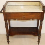 Table de toilette ancienne avec marbre
