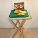 Table pour broder avec accessoires