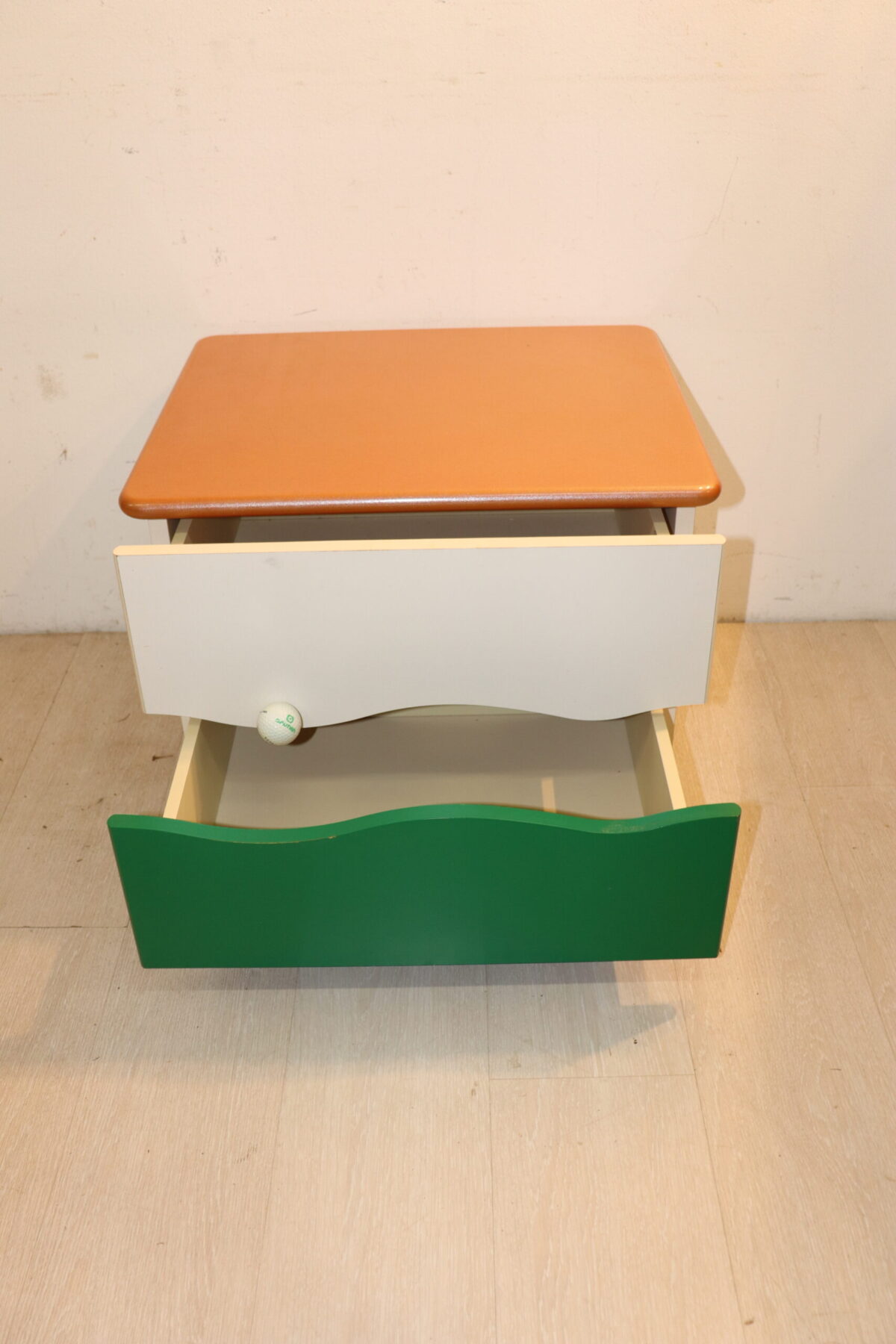 Table de nuit "golf" à roulette – Image 2
