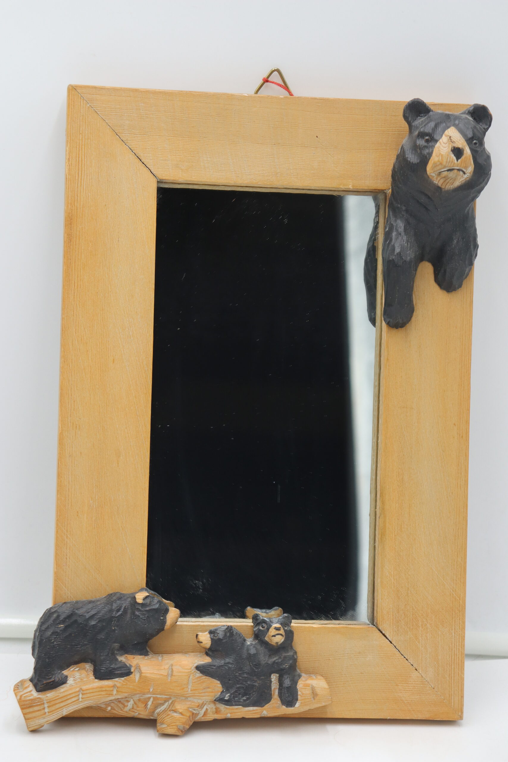 DC 210 Miroir en bois avec ours – Image 1