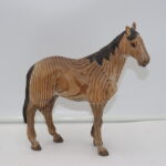 Cheval en bois sulpté