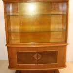Meuble avec vitrine