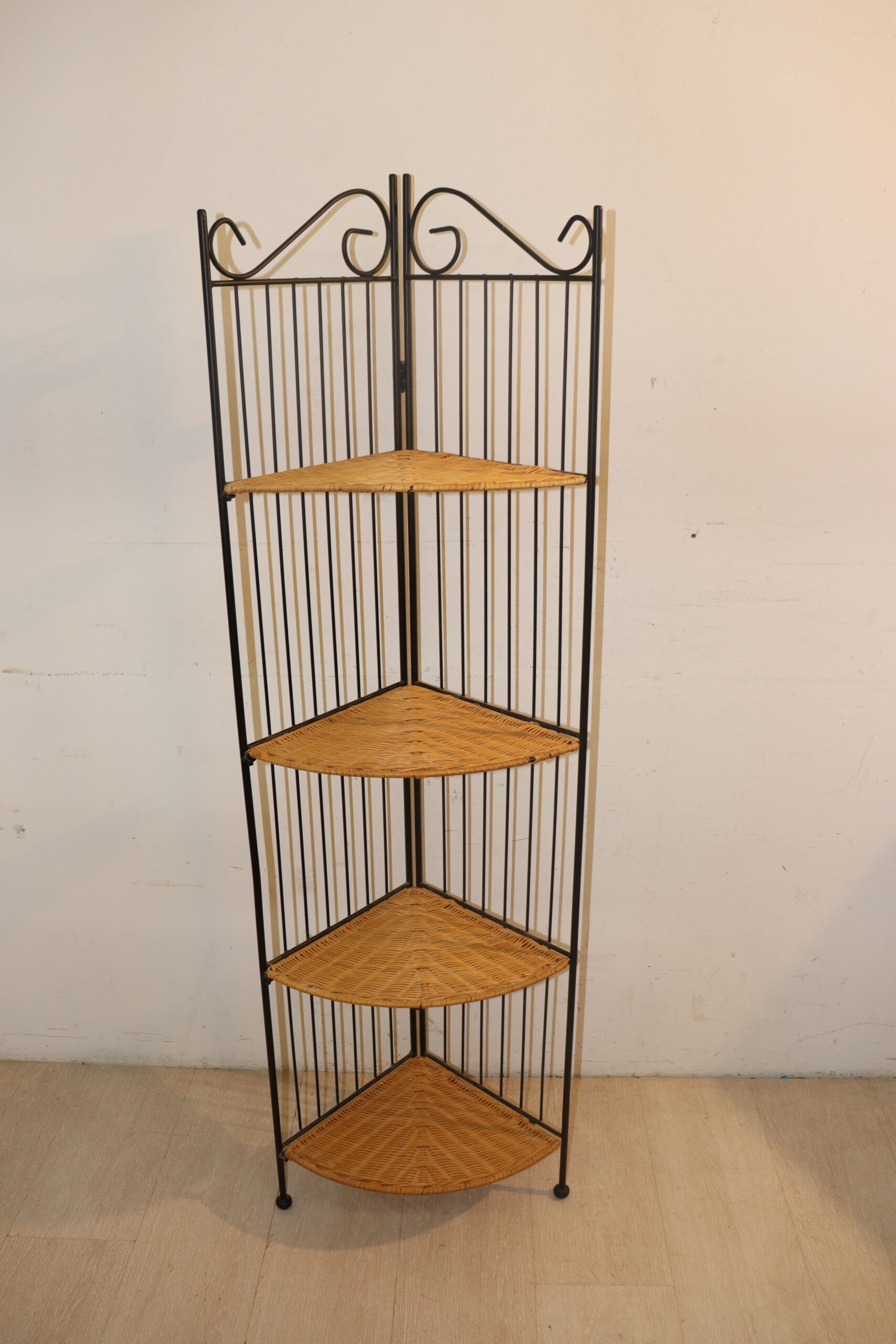 9583 Etagère d'angle en fer – Image 1