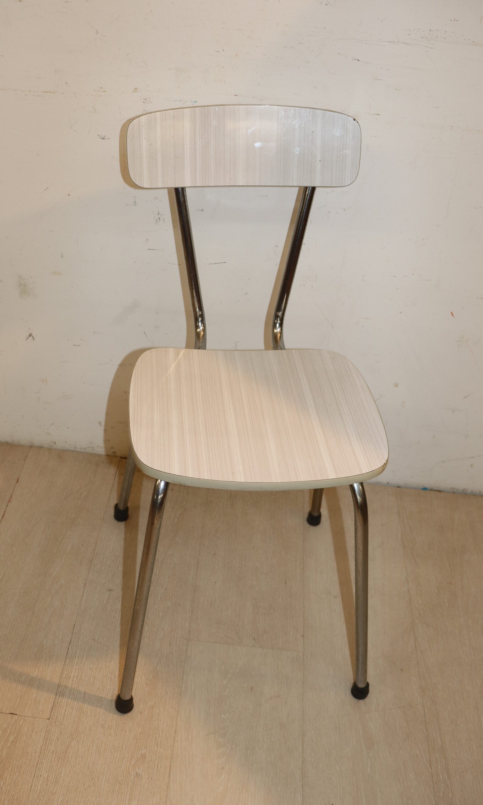 9593 Chaise en formica – Image 1