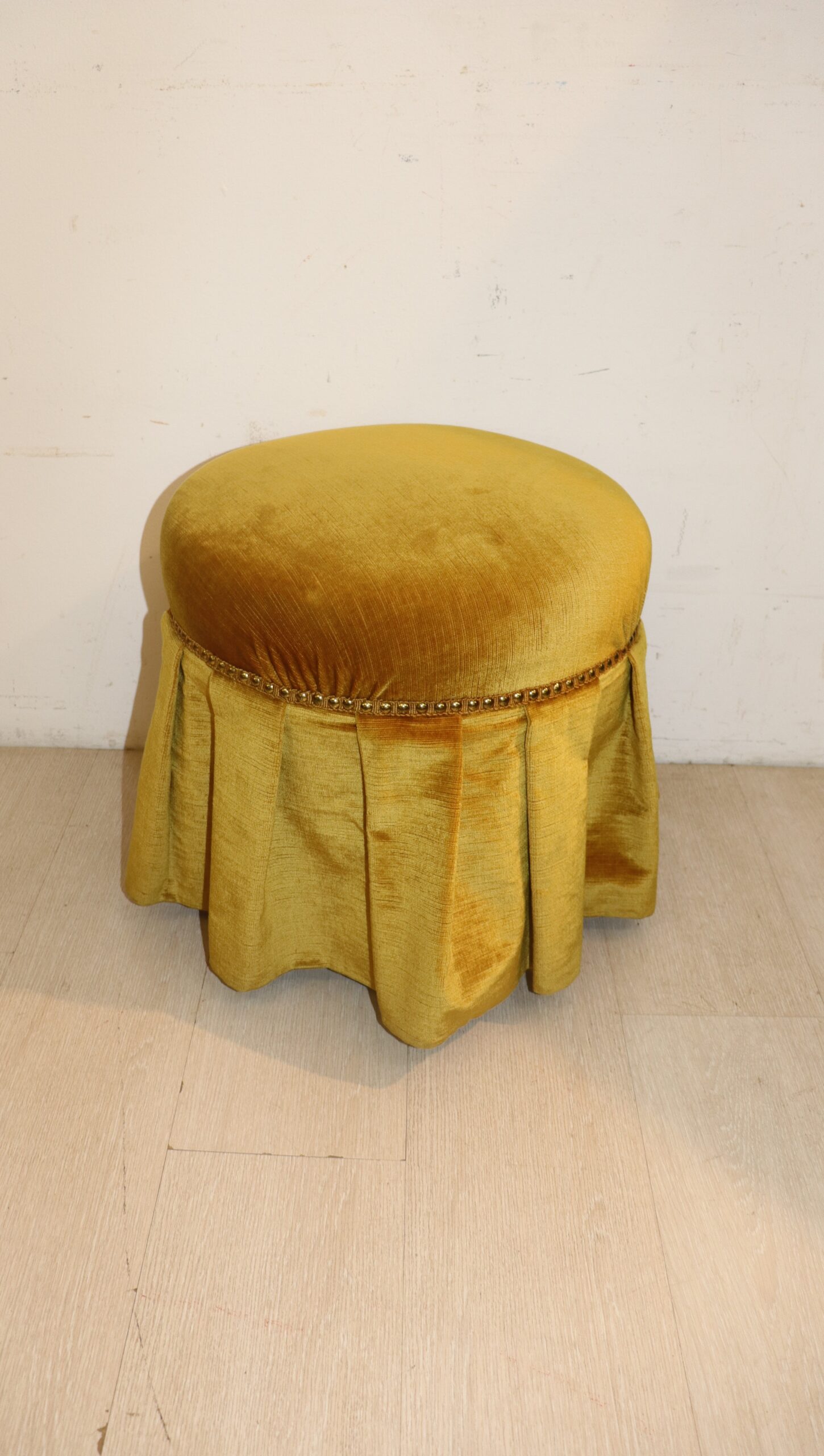 9594 Pouf – Image 1