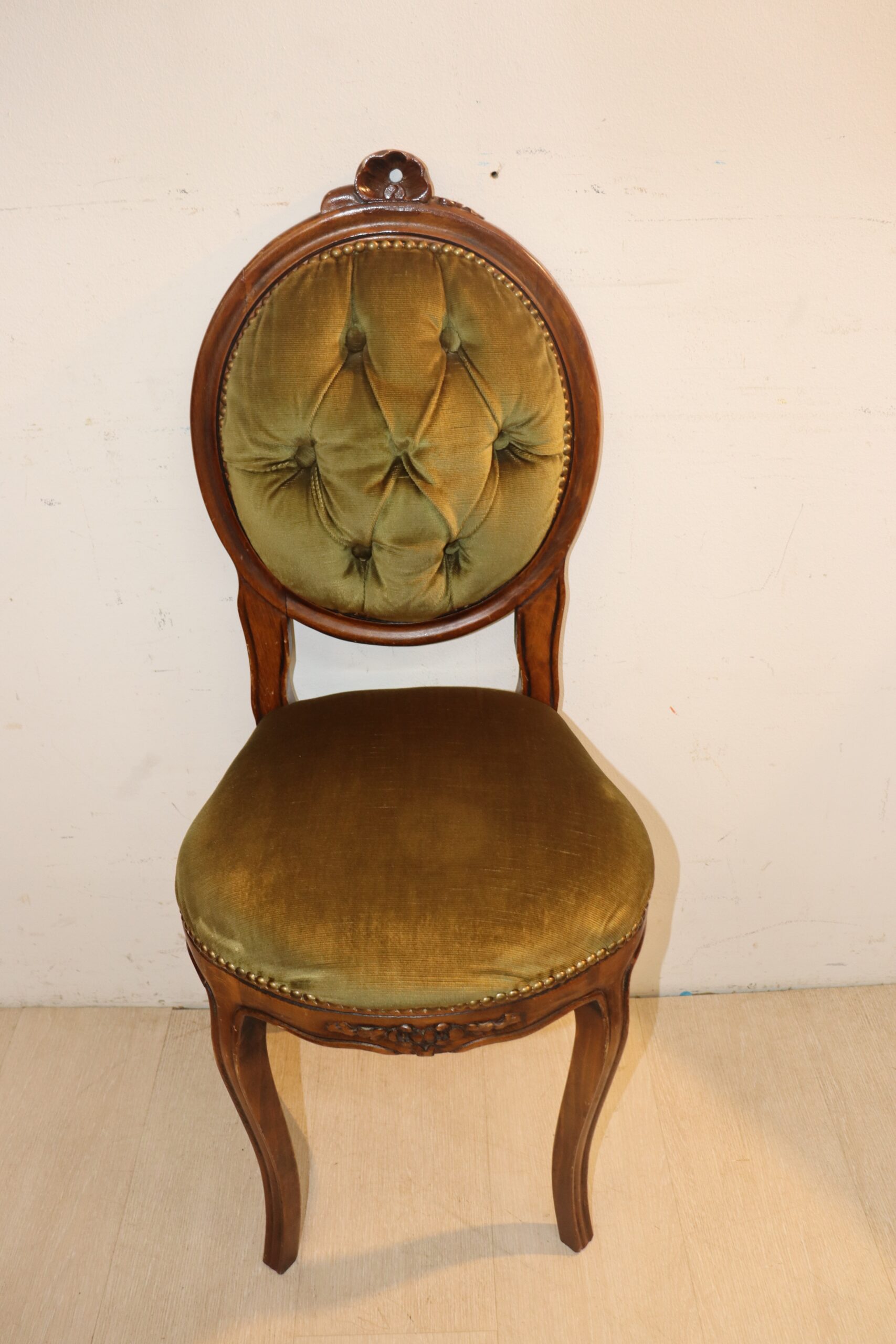 9642 Chaise en tissu vert – Image 1