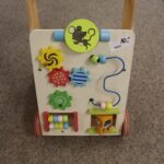Chariot d'activité en bois pour enfant