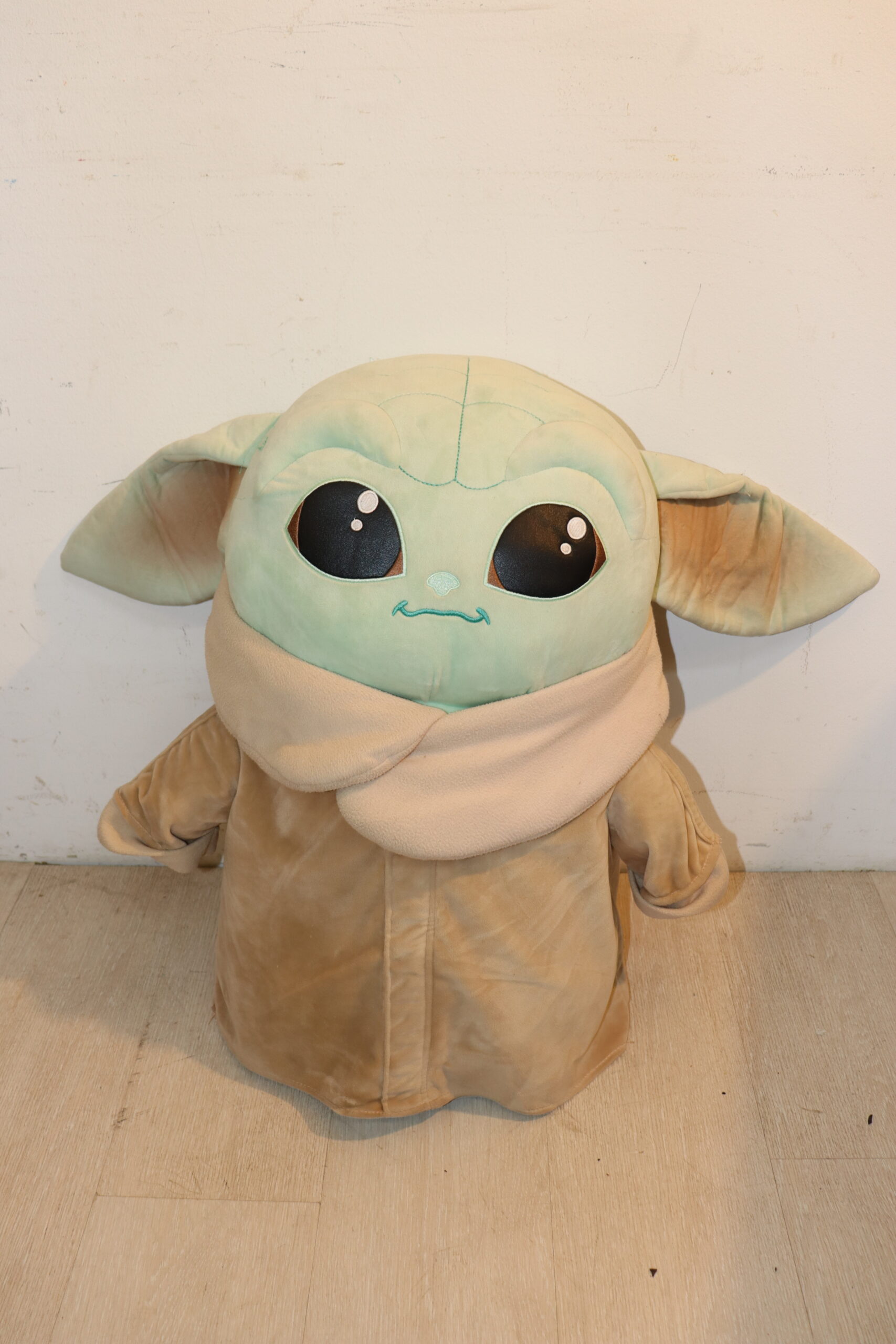 9668 Peluche bébé Yoda – Image 1