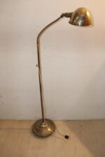Ancienne lampe en métal