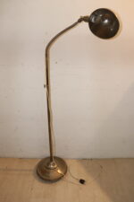 Ancienne lampe en métal – Image 2