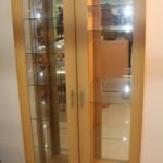 Vitrine avec miroir et portes